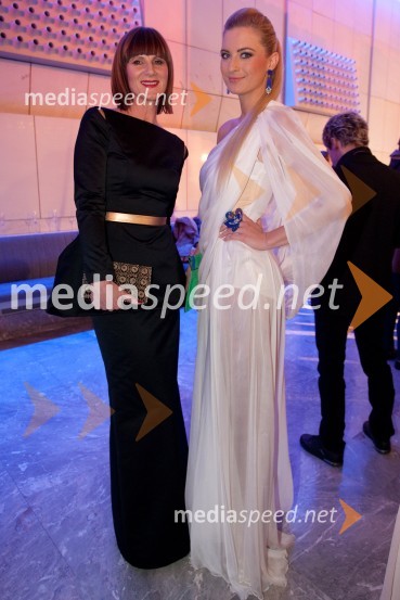 Maja Štamol Droljc, modna oblikovalka; Marika Savšek, miss Universe 2010Viktorji 2012, rdeča preproga in druženje pred dvorano