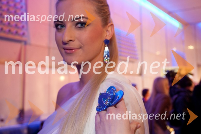 Marika Savšek, miss Universe 2010Viktorji 2012, rdeča preproga in druženje pred dvorano