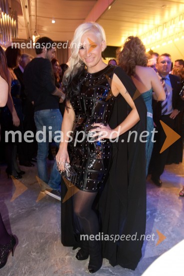 Alya, pevkaViktorji 2012, rdeča preproga in druženje pred dvorano