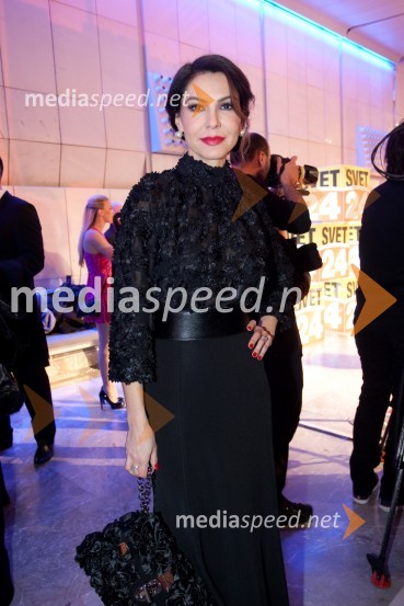 Ivana Šundov, voditeljicaViktorji 2012, rdeča preproga in druženje pred dvorano