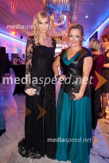 Tjaša Kokalj, novinarka in Miss Universe Slovenije 2007; Katja Klavora, novinarkaViktorji 2012, rdeča preproga in druženje pred dvorano