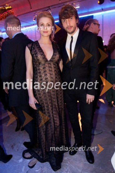 Iva Krajnc, igralka; Aljoša Bagola, kreativni direktor v oglaševalski agenciji PristopViktorji 2012, rdeča preproga in druženje pred dvorano