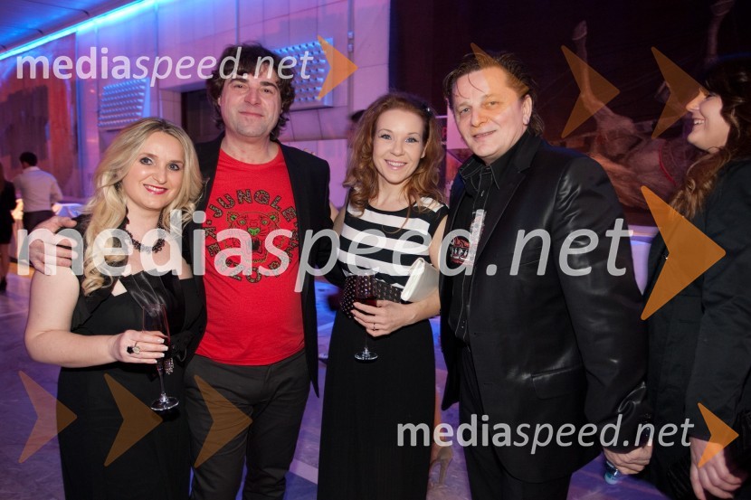  Aleksandra Popović; Aleksander Kogoj; Regina Kogoj, pevka; Danijel Popovič, pevecViktorji 2012, rdeča preproga in druženje pred dvorano