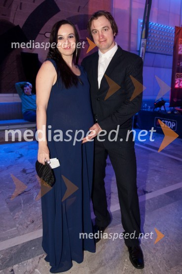 Nataša Globočnik, novinarka Uredništva oddaj o kulturi TV SLO; spremljevalecViktorji 2012, rdeča preproga in druženje pred dvorano