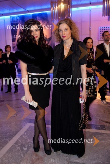 Mateja Štimac, Krznarstvo Eber; Hermina Kovačič, novinarka, ambasadorka Diners Club StyleViktorji 2012, rdeča preproga in druženje pred dvorano