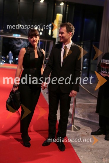 Miha Drozg, novinar; spremljevalkaViktorji 2012, rdeča preproga in druženje pred dvorano