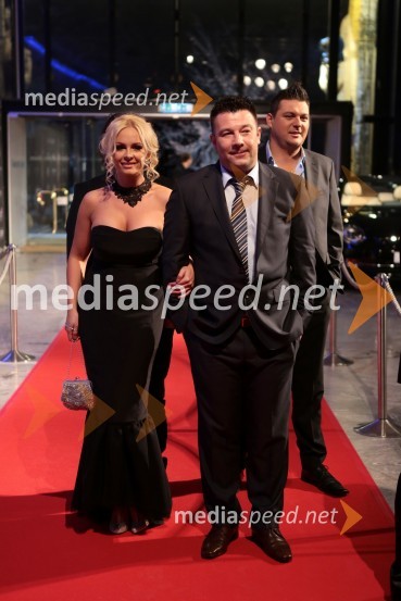 Špela Grošelj; Sebastjan ArtičViktorji 2012, rdeča preproga in druženje pred dvorano