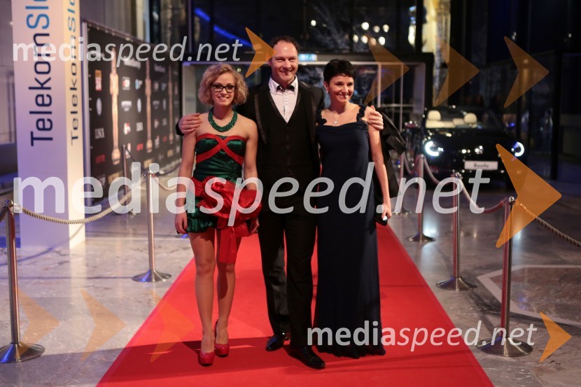 Maja Bobnar; Jože Potrebuješ, član skupine Čuki; Andreja PotrebuješViktorji 2012, rdeča preproga in druženje pred dvorano