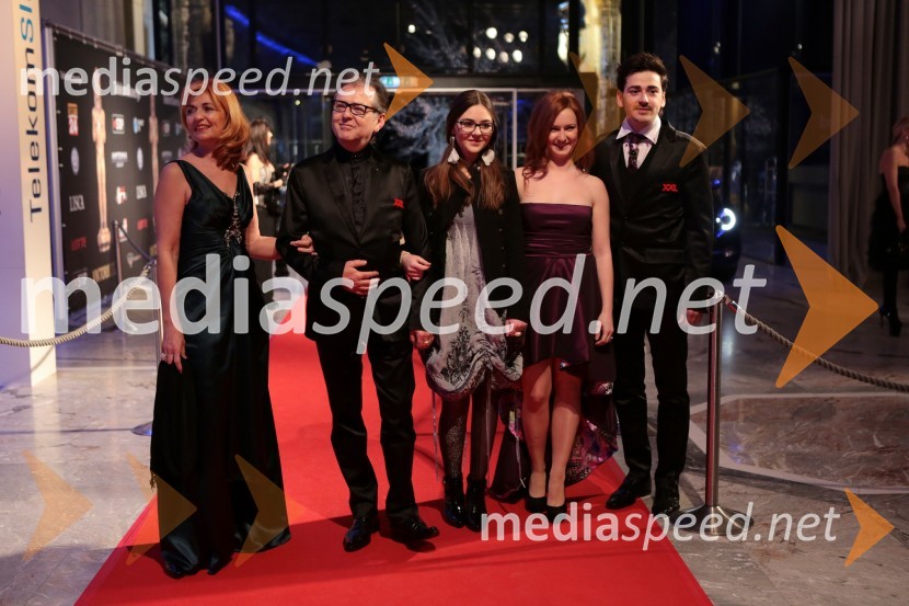 Družina KozlevčarViktorji 2012, rdeča preproga in druženje pred dvorano