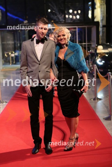 Tomaž Mihelič Marlenna, novinar; Anita Lončar, Lepotni studio PriveViktorji 2012, rdeča preproga in druženje pred dvorano