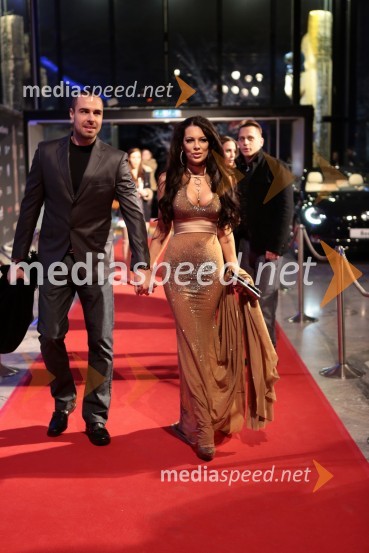 Črt Slavec, fotograf; Iris Mulej, Miss Slovenije 2006Viktorji 2012, rdeča preproga in druženje pred dvorano