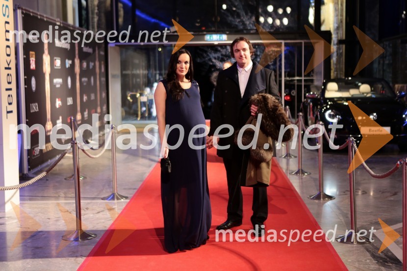 Nataša Globočnik, novinarka Uredništva oddaj o kulturi TV SLO; spremljevalecViktorji 2012, rdeča preproga in druženje pred dvorano