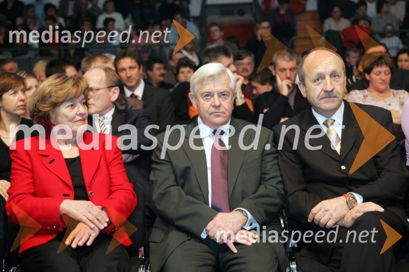 Milan Kučan, nekdanji predsednik Republike Slovenije z ženo Štefko in Branko Pavlin, predsednik uprave časopisne družbe DnevnikSlovenec leta 2006