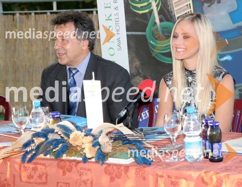 Organizator izbora Zdravko Geržina in Miss Slovenije 2004 Živa VadnovPolfinalni izbor za Miss Slovenije 2005