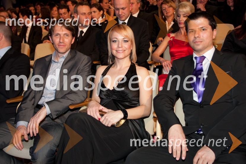 Gregor Repič, izvršni direktor Skupine Krater; Tanja Škarjot, izvršna urednica uredništev 
Krater media; Igor Klun, namestnik direktorja Skupina Krater – Krater MediaViktorji 2012, podelitev nagrad