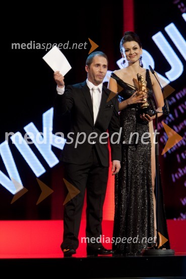 Miha Brajnik, igralec; Nina Osenar, voditeljicaViktorji 2012, podelitev nagrad