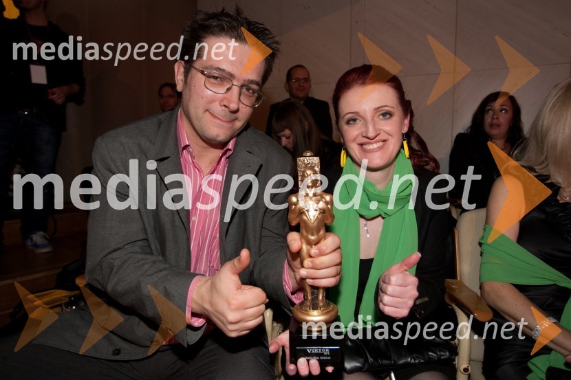 Mitja Urbančič.; Janja Ulaga, urednica radia VeseljakViktorji 2012, podelitev nagrad