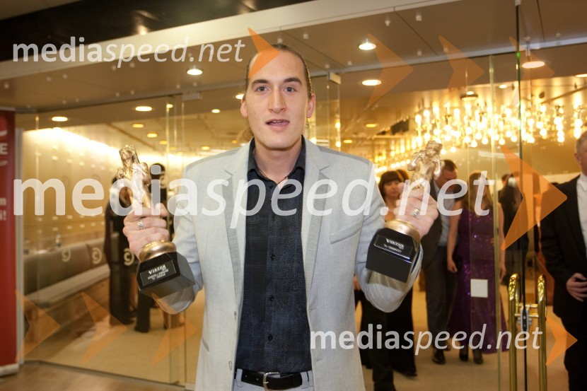 VId Valič, voditeljViktorji 2012, rdeča preproga in druženje pred dvorano