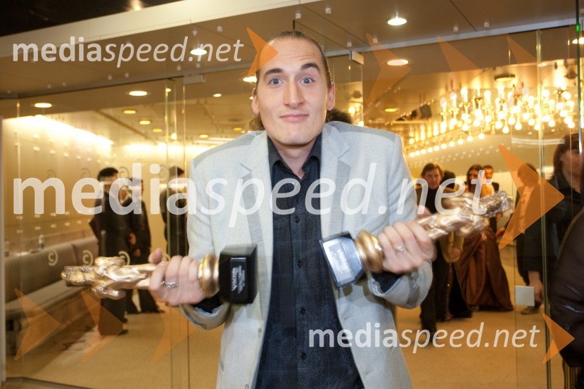 VId Valič, voditeljViktorji 2012, rdeča preproga in druženje pred dvorano