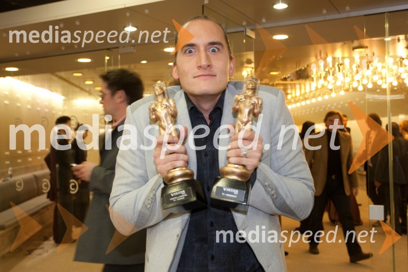 VId Valič, voditeljViktorji 2012, rdeča preproga in druženje pred dvorano