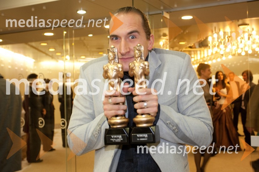 VId Valič, voditeljViktorji 2012, rdeča preproga in druženje pred dvorano