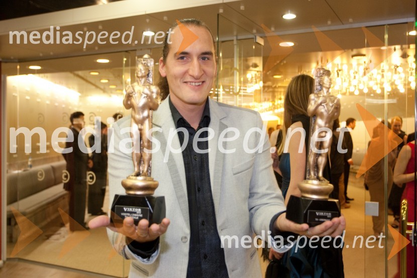 VId Valič, voditeljViktorji 2012, rdeča preproga in druženje pred dvorano