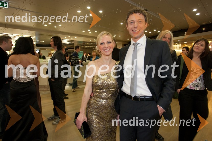 ...; Tomaž Bratož, voditeljViktorji 2012, rdeča preproga in druženje pred dvorano