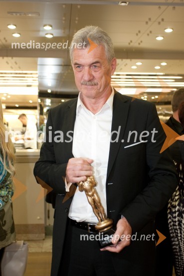 Slavko Bobovnik, voditeljViktorji 2012, rdeča preproga in druženje pred dvorano