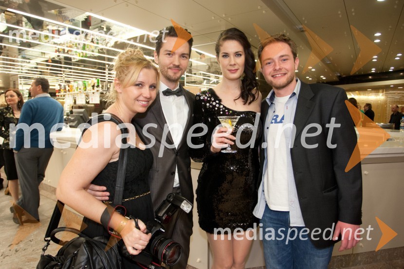 Darja Štravs Tisu, fotografinja; Mare Bačnar, moderator; Ivjana Banič, moderatorka; Jaka NovakViktorji 2012, rdeča preproga in druženje pred dvorano