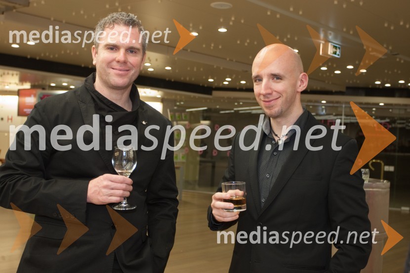 MIha Deželak, novinar; Matjaž Lovše - Pikec, moderatorViktorji 2012, rdeča preproga in druženje pred dvorano