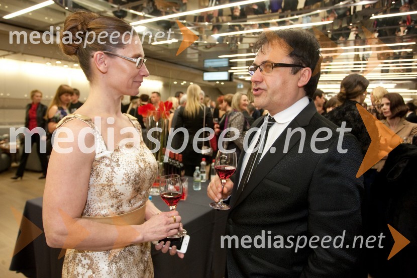 Katja Mlakar, Agencija AVI; Miki Šarac, glasbeni managerViktorji 2012, rdeča preproga in druženje pred dvorano