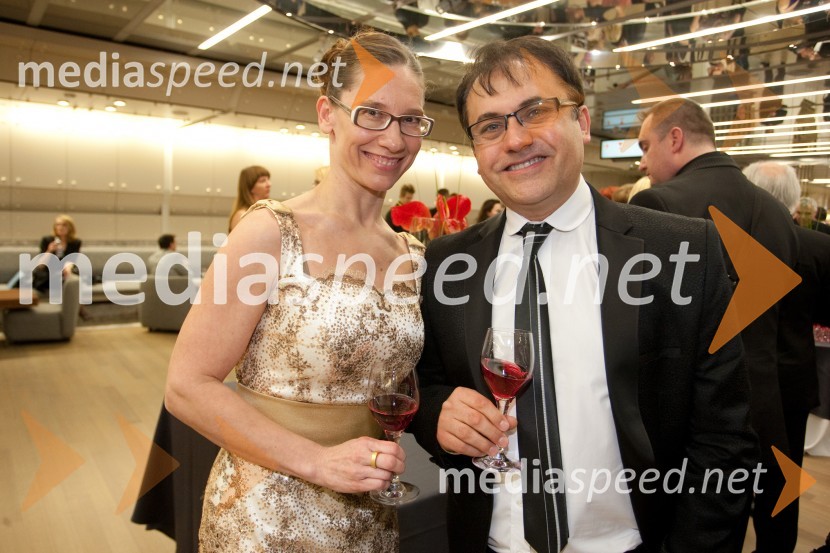 Katja Mlakar, Agencija AVI; Miki Šarac, glasbeni managerViktorji 2012, rdeča preproga in druženje pred dvorano