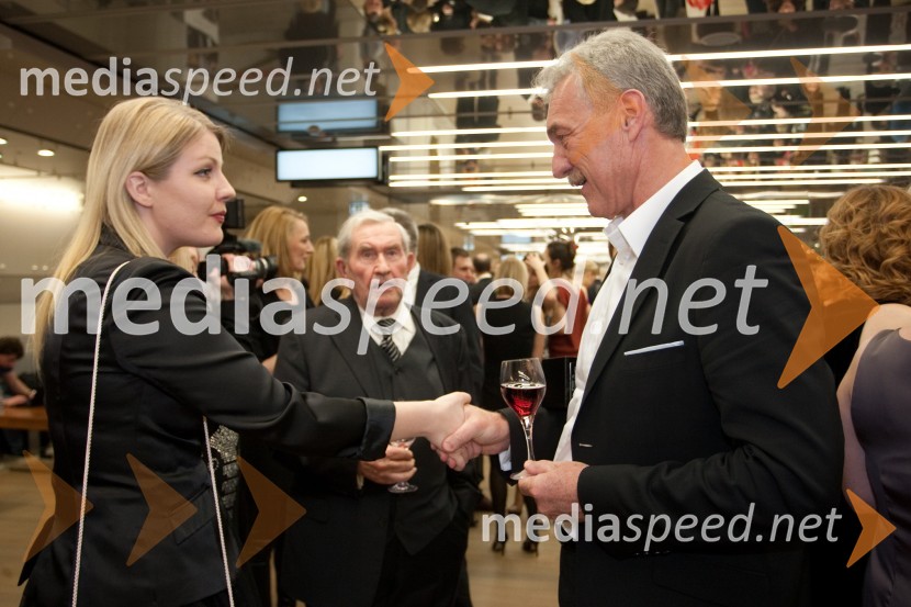 Hana Souček Morača; Slavko Bobvnik, TV voditeljViktorji 2012, rdeča preproga in druženje pred dvorano