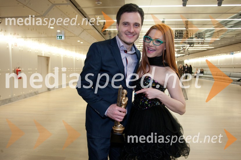 Blaž Švab, ansambel Modrijani; Tanja Žagar, pevkaViktorji 2012, rdeča preproga in druženje pred dvorano