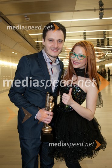 Blaž Švab, ansambel Modrijani; Tanja Žagar, pevkaViktorji 2012, rdeča preproga in druženje pred dvorano