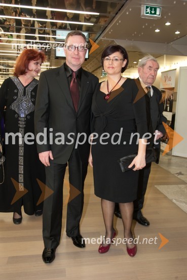 Marko Filli, generalni direktor RTV Slovenija; soproga Tatjana KapelViktorji 2012, rdeča preproga in druženje pred dvorano