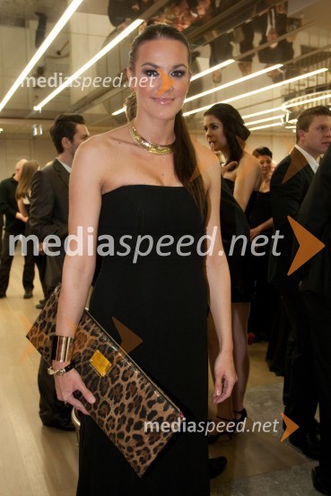 Rebeka Dremelj, pevkaViktorji 2012, rdeča preproga in druženje pred dvorano