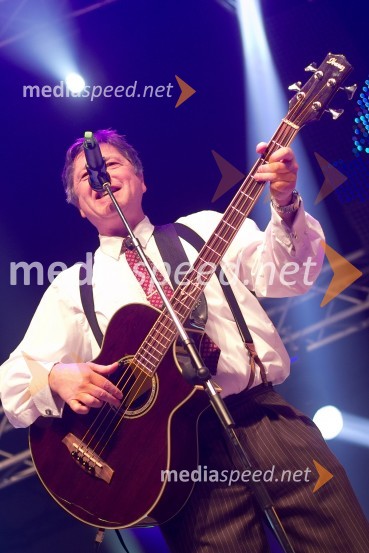 Član skupine Prifarski muzikantjeDobrodelni koncert »Za prvi korak«