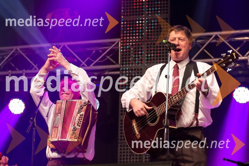 Člana skupine Prifarski muzikantjeDobrodelni koncert »Za prvi korak«