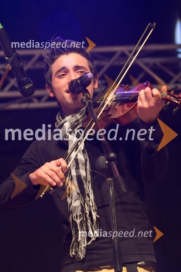 Član skupine Langa juniorDobrodelni koncert »Za prvi korak«