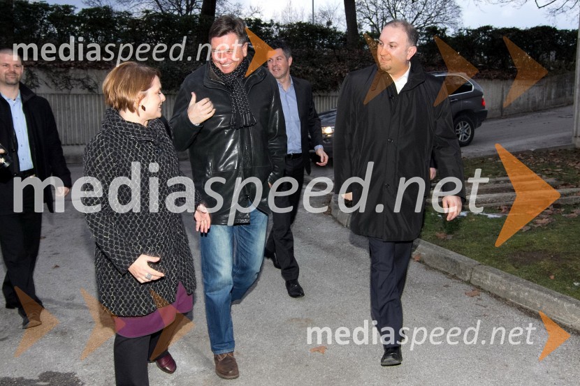 ...; Borut Pahor, predsednik Republike Slovenije; Marjan Škalič, predsednik društva »Namesto pike vejica«Dobrodelni koncert »Za prvi korak«