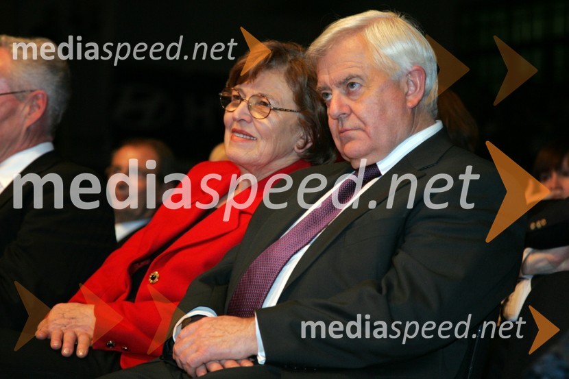 Milan Kučan, nekdanji predsednik Republike Slovenije z ženo ŠtefkoSlovenec leta 2006