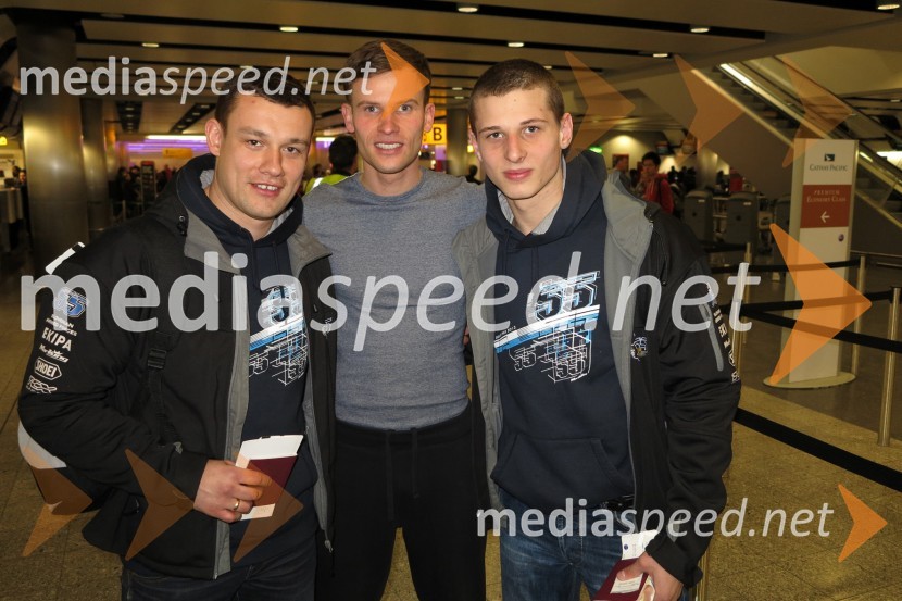 Matej Žagar s svojima mehanikoma na letališču Hong KongUtrinki iz potovanja Mateja Žagarja in ostalih voznikov SGP serije na uvodno dirko v Novo Zelandijo