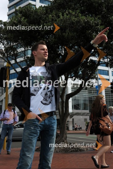 Matej Žagar v AucklanduUtrinki iz potovanja Mateja Žagarja in ostalih voznikov SGP serije na uvodno dirko v Novo Zelandijo