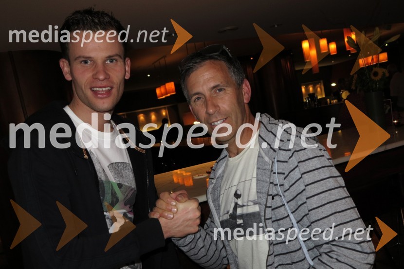 Matej Žagar (Slo); Greg Hancock (ZDA)Utrinki iz potovanja Mateja Žagarja in ostalih voznikov SGP serije na uvodno dirko v Novo Zelandijo