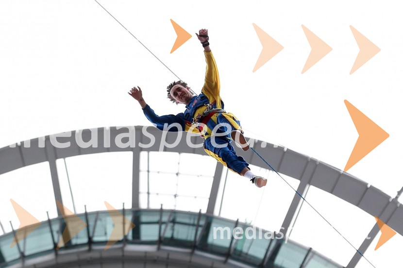 Skyfall, Žagar, Holder, Lindgren in Woffinden skočili iz 192 metrskega stolpa Skytowerja