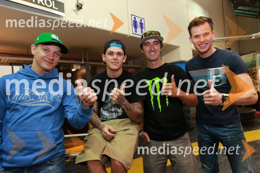 Fredrik Lindgren (Šve); Tai Woffinden (VB); Chris Holder (Avs); Matej Žagar (Slo)Skyfall, Žagar, Holder, Lindgren in Woffinden skočili iz 192 metrskega stolpa Skytowerja