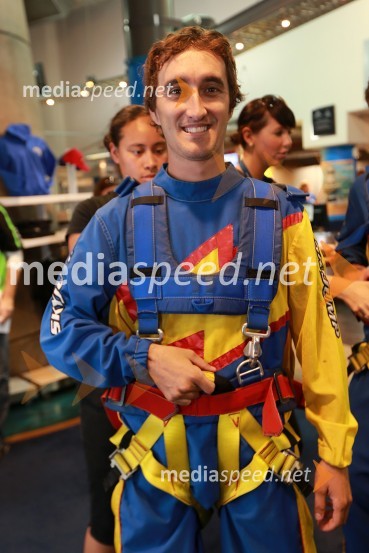 Chris Holder (Avs)Skyfall, Žagar, Holder, Lindgren in Woffinden skočili iz 192 metrskega stolpa Skytowerja