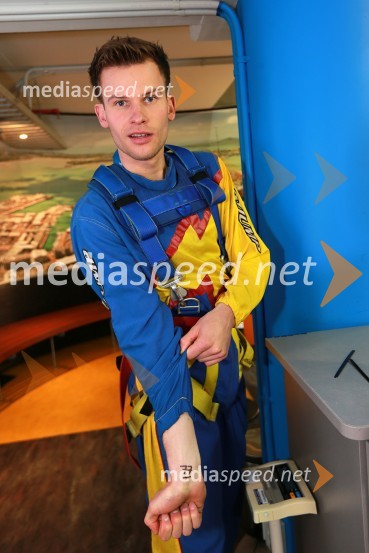 Matej Žagar (Slo), 77 kgSkyfall, Žagar, Holder, Lindgren in Woffinden skočili iz 192 metrskega stolpa Skytowerja