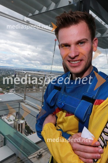 Matej Žagar (Slo)Skyfall, Žagar, Holder, Lindgren in Woffinden skočili iz 192 metrskega stolpa Skytowerja